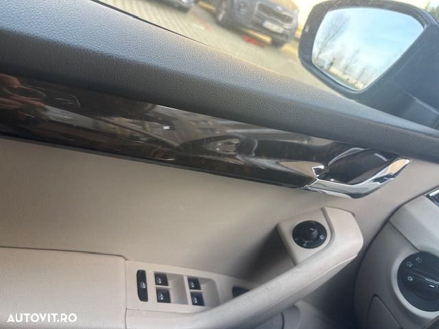 Skoda Octavia Combi Diesel 2.0 TDI Style - 11