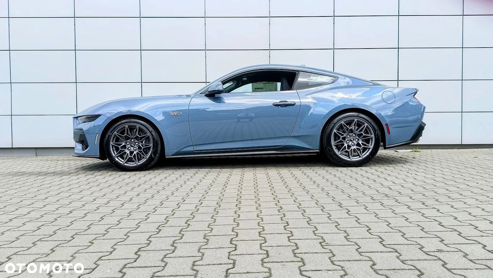 Ford Mustang - 8
