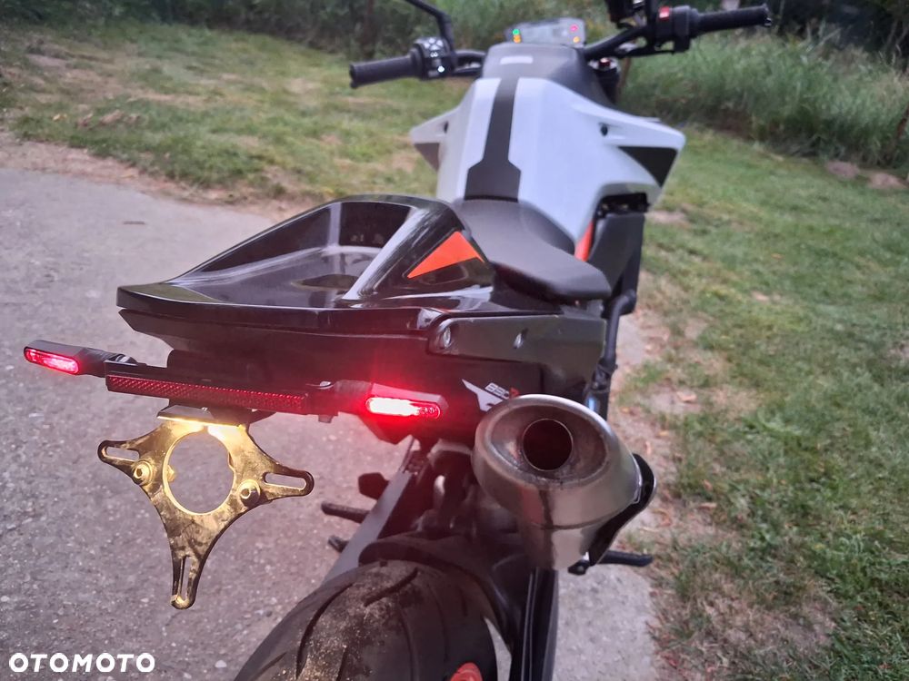 KTM DUKE 890 - 21