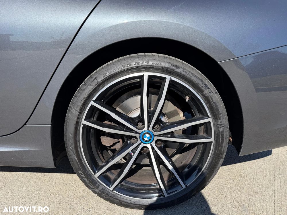 BMW Seria 3 320e Aut. M Sport - 23