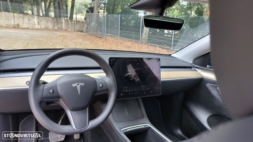 Tesla Model Y Standard - 4