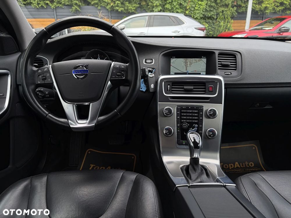 Volvo V60 D4 Geartronic Momentum - 33