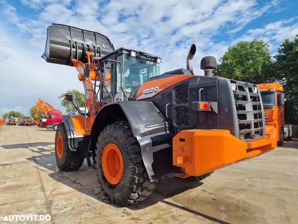 Hitachi ZW220-6, cupa 3,5mc, 2018, 10.546h, produs in JAPONIA, Anv 23,5R25 80% ok, Masa operationala 20 tone, camera luat vederi spate, consum mediu 10,5l/ora, Stare foarte buna, posibilitate leasing 3 ani, AC Climatronic, computer in PROMOTIE 53.900 EUR+Tva - 2