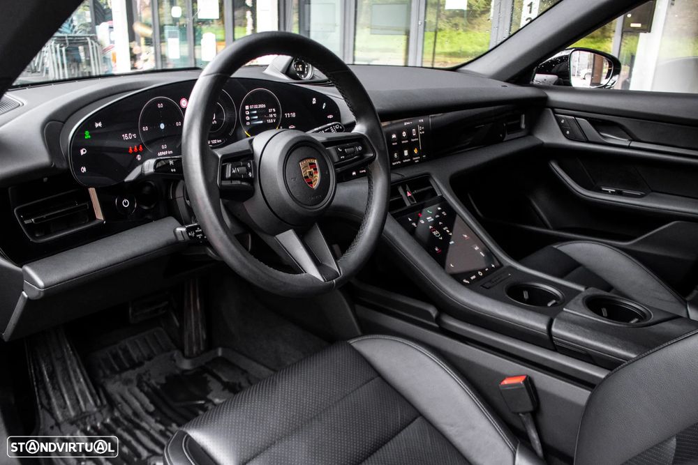 Porsche Taycan Cross Turismo 4 - 28