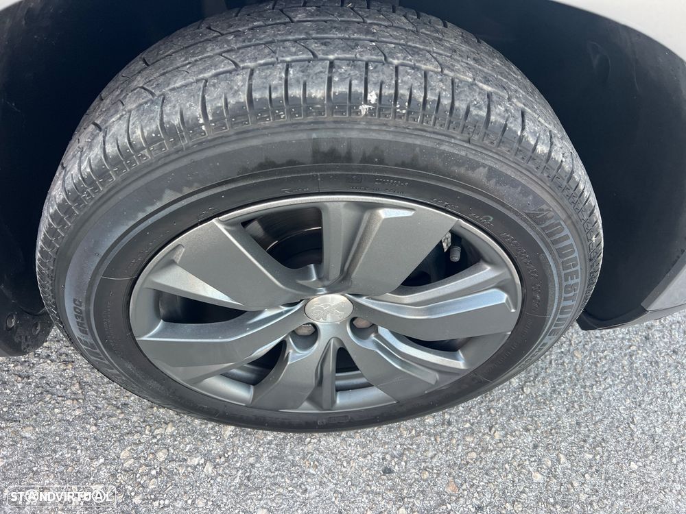 Peugeot 2008 1.2 PureTech Style - 30