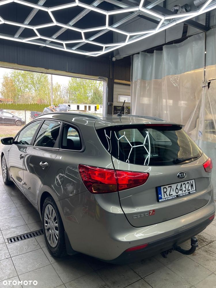 Kia Ceed 1.6 GDI ISG UEFA EURO 2016 - 22