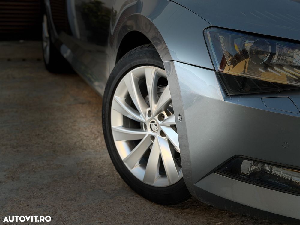 Skoda Superb 1.6 TDI DSG Ambition - 14