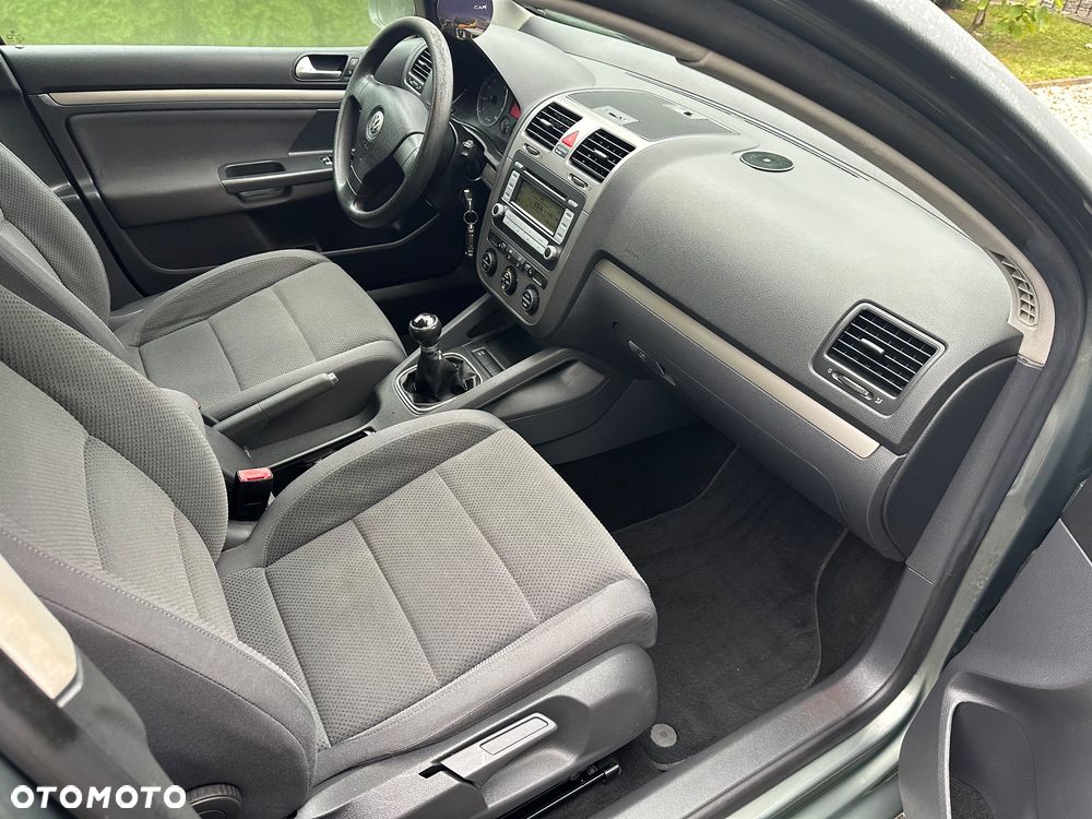 Volkswagen Golf - 6