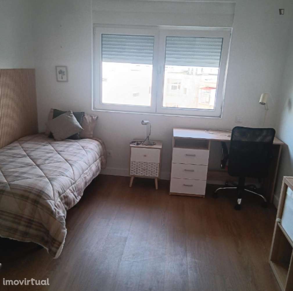 Quarto - localizado em Paranhos Porto - Grande imagem: 2/21