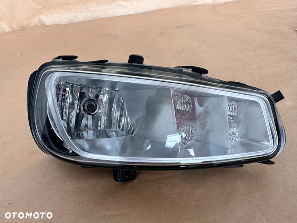 Halogen lewy Mercedes Arocs Antos A9608200656