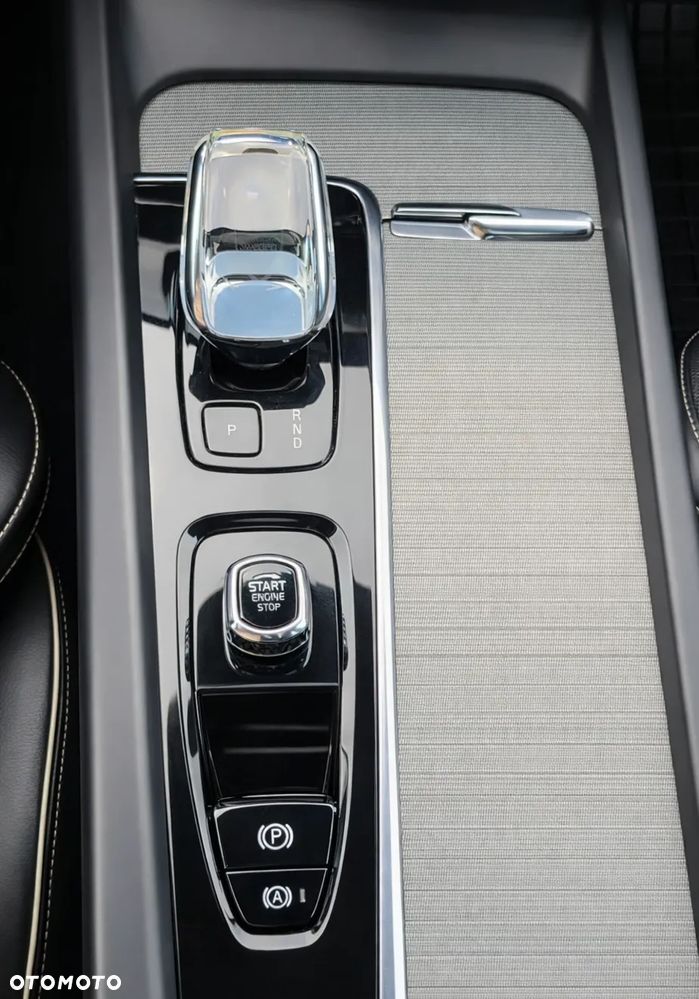 Volvo XC 60 B4 B Plus Dark - 25