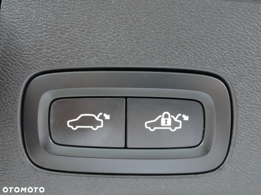 Volvo XC 60 B4 D AWD Geartronic Momentum Pro - 24