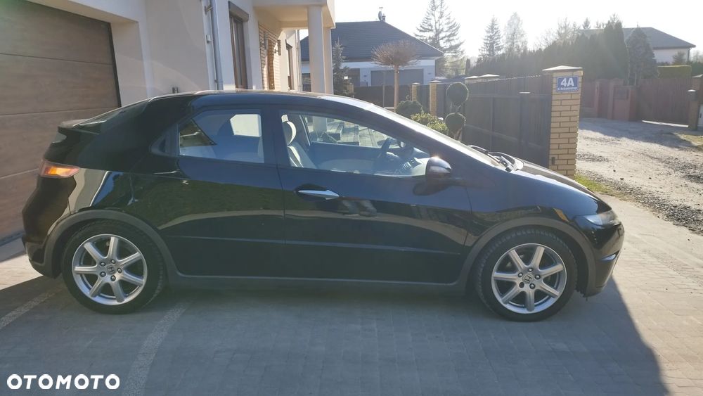 Honda Civic 1.8 Executive NAVI - 34