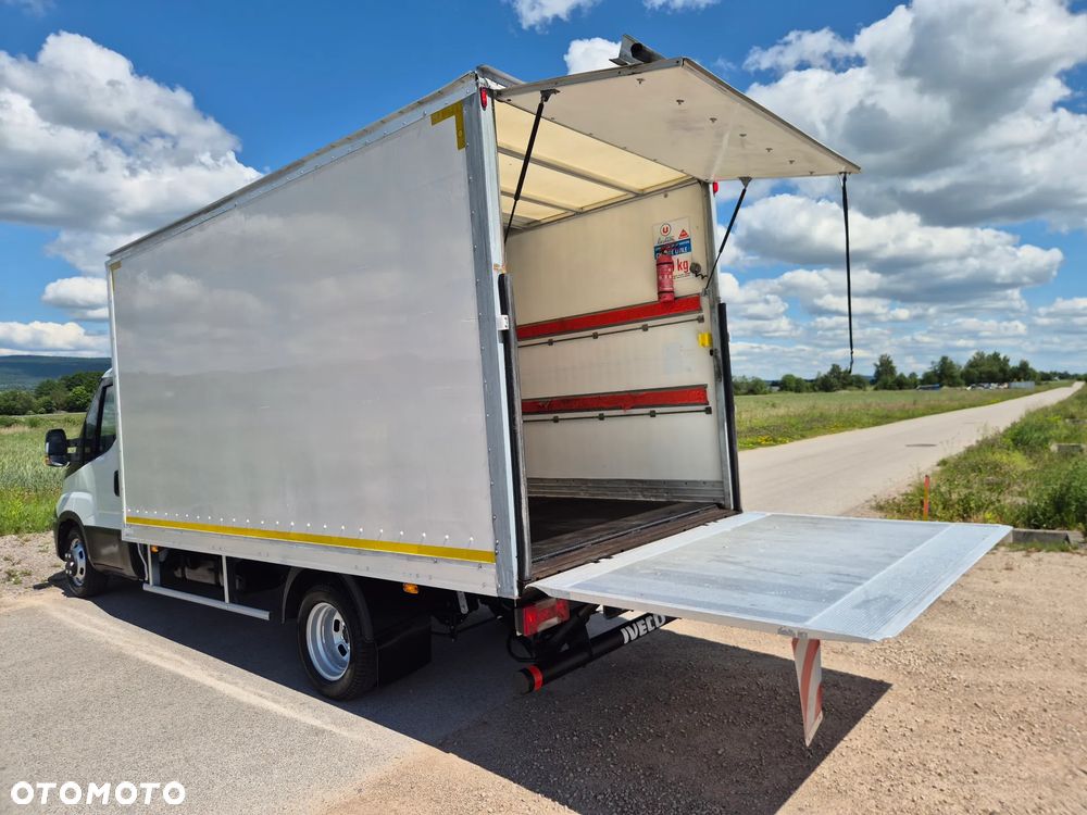 Iveco DAILY 35C15 KONTENER 4.30M WINDA SORENSEN 750KG SALON PL 2017R - 7