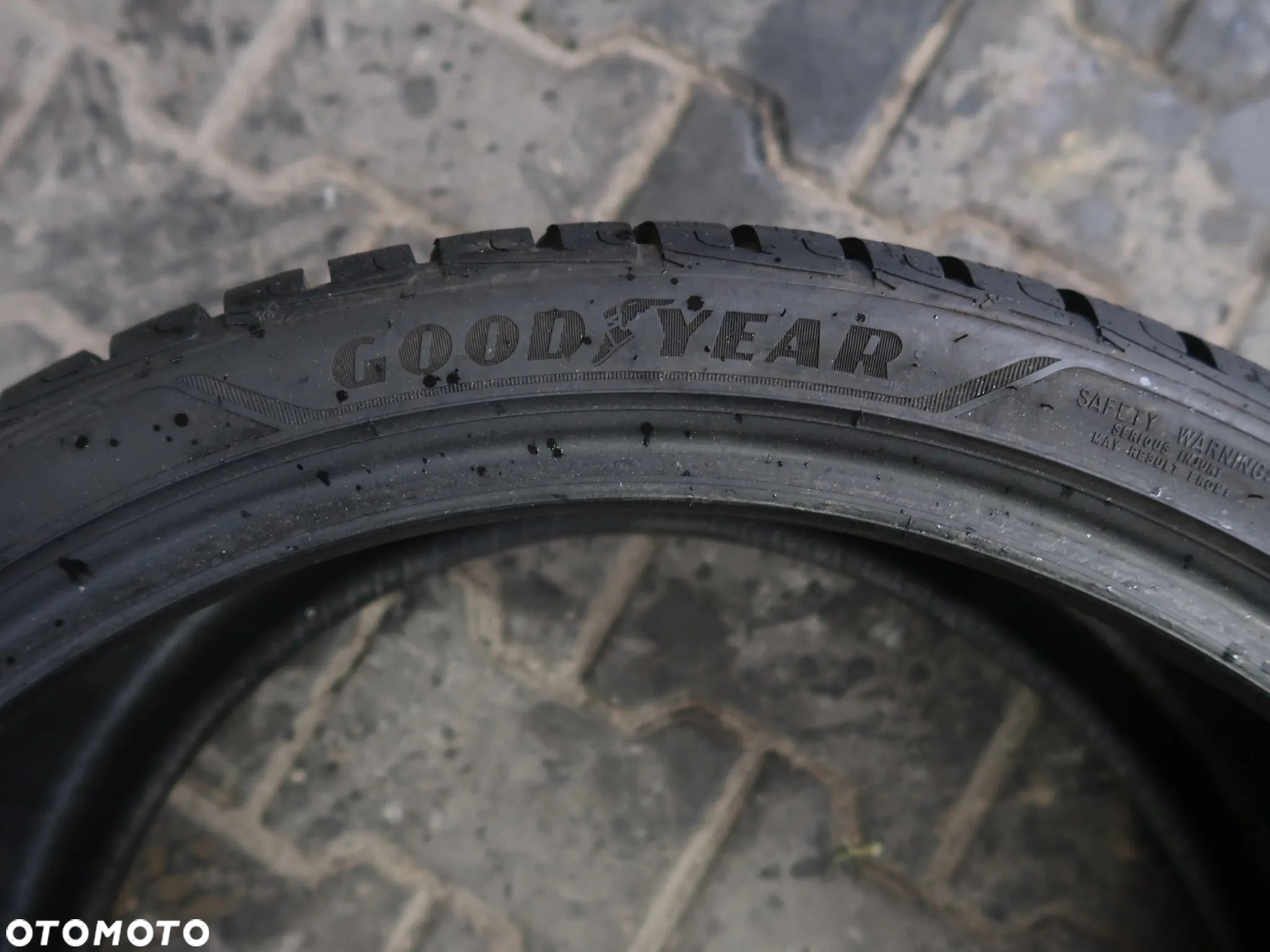 Opona Goodyear Ultra Grip Performance 255/35R21 98V - 1