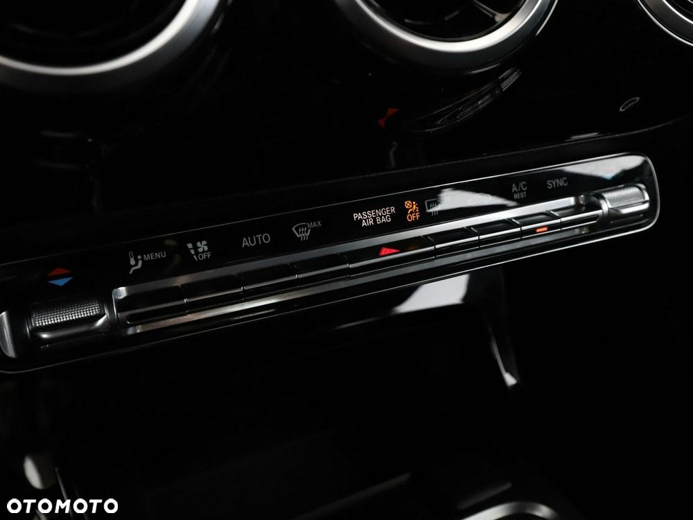 Mercedes-Benz CLA 180 Progressive - 29