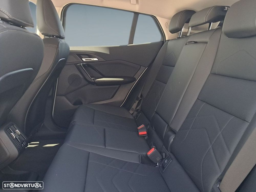 BMW ix2 eDrive20 - 11