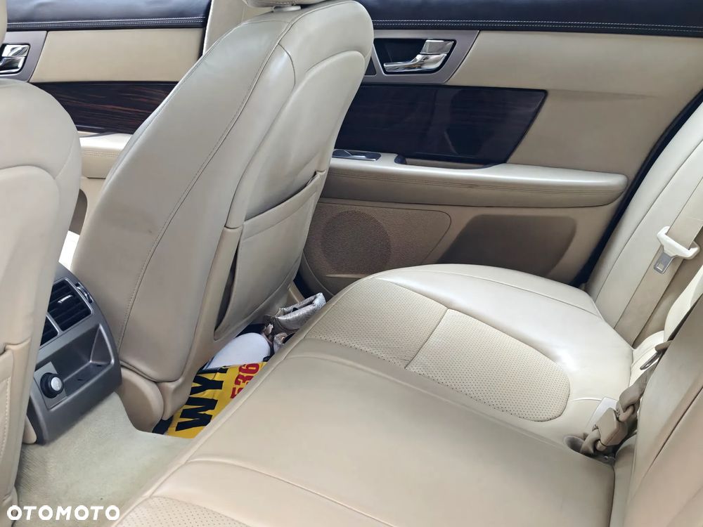 Jaguar XF 3.0 V6 D S Portfolio - 26