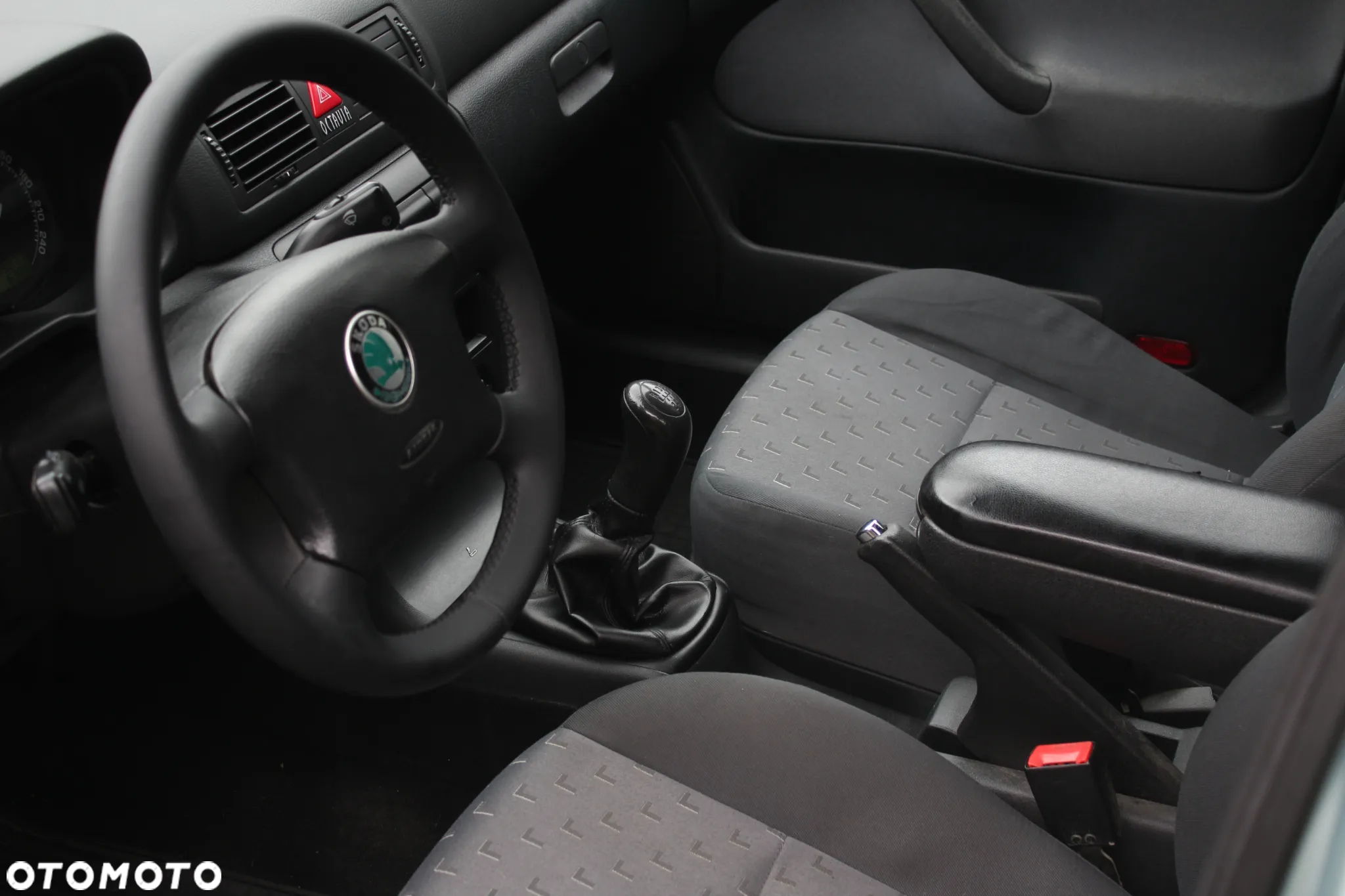 Skoda Octavia 1.6 Tour - 26
