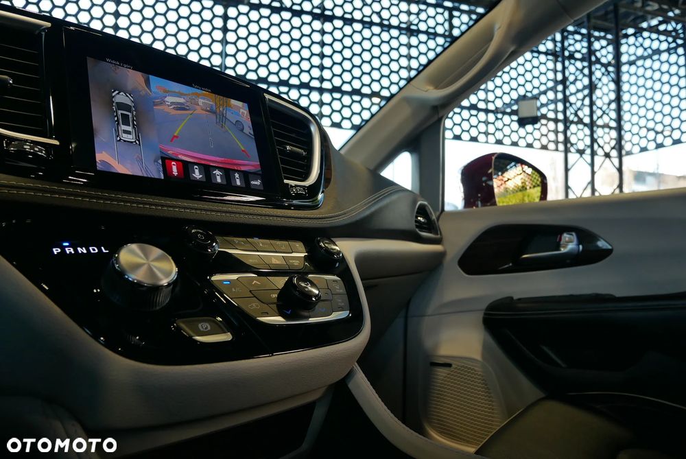 Chrysler Pacifica - 21