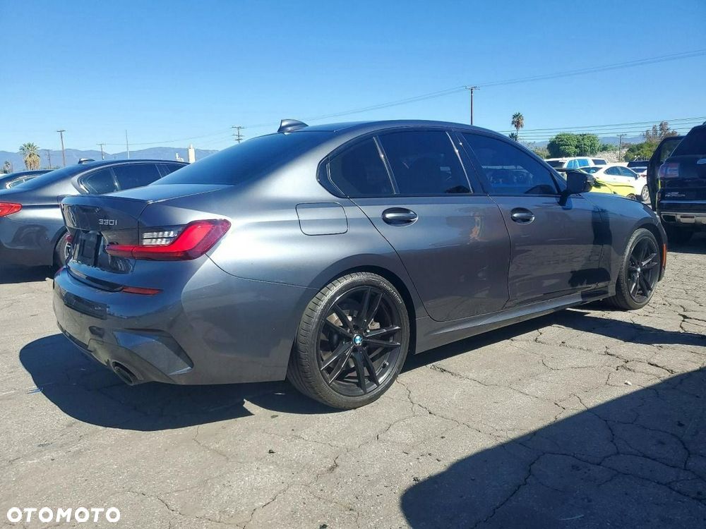 BMW Seria 3 330i M Sport - 4