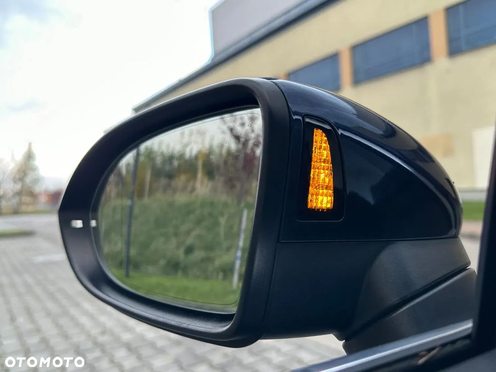 Volkswagen Passat Variant 2.0 TDI SCR DSG Highline - 38