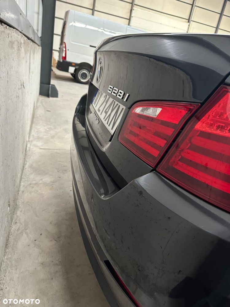 BMW Seria 5 528i xDrive - 4