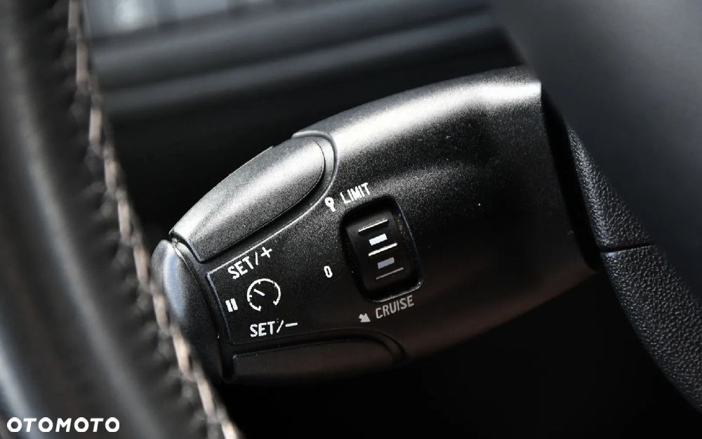 Peugeot 2008 1.2 VTi Allure - 23