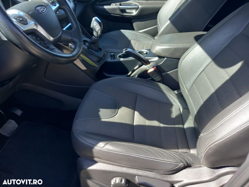 Ford Kuga 2.0 TDCi 4x4 Aut. Titanium - 12