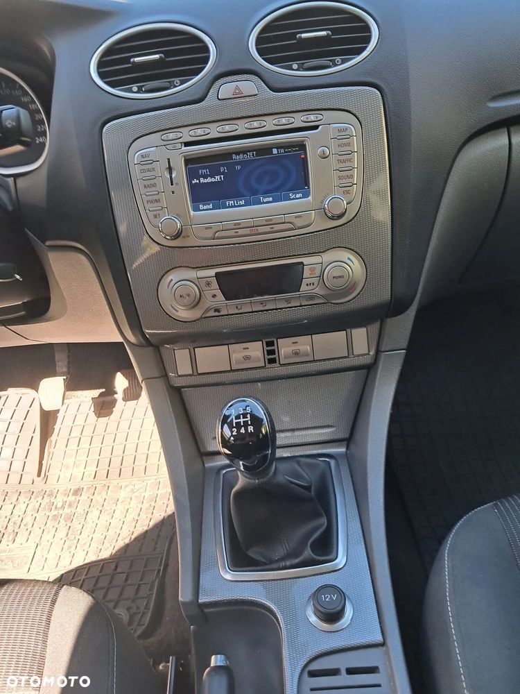 Ford Focus 1.8 Style+ - 10