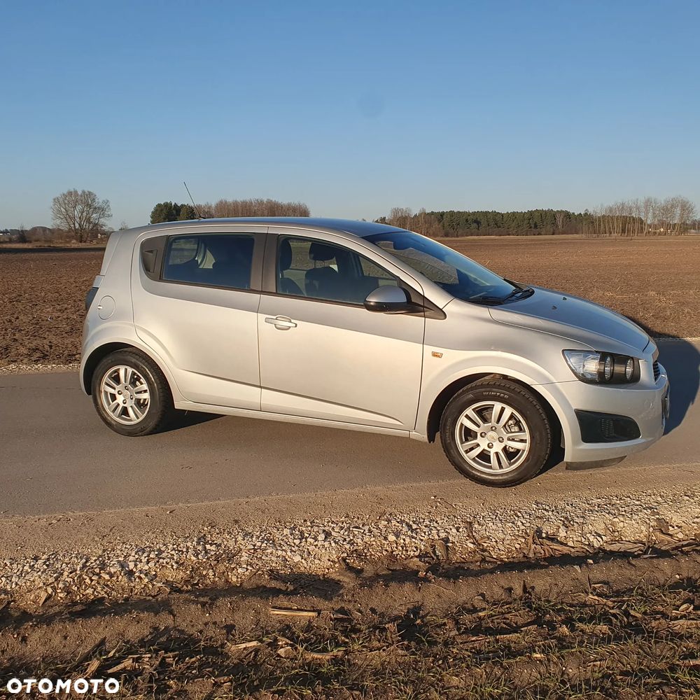 Chevrolet Aveo 1.4 16V LS Design+ - 12