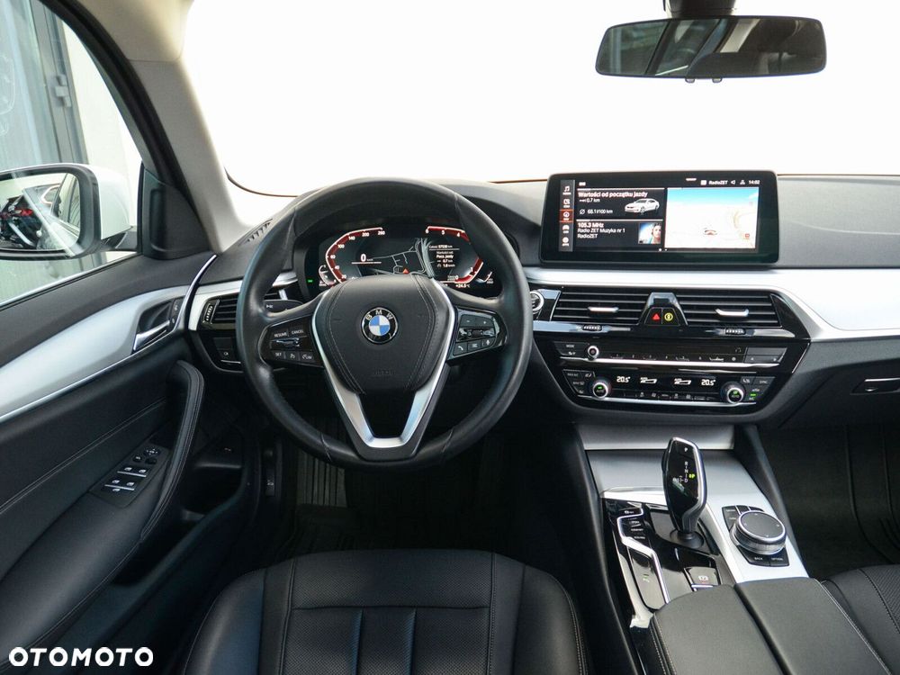BMW Seria 5 518d mHEV - 34