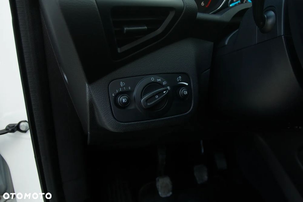 Ford Kuga 2.0 TDCi 2x4 Titanium - 34
