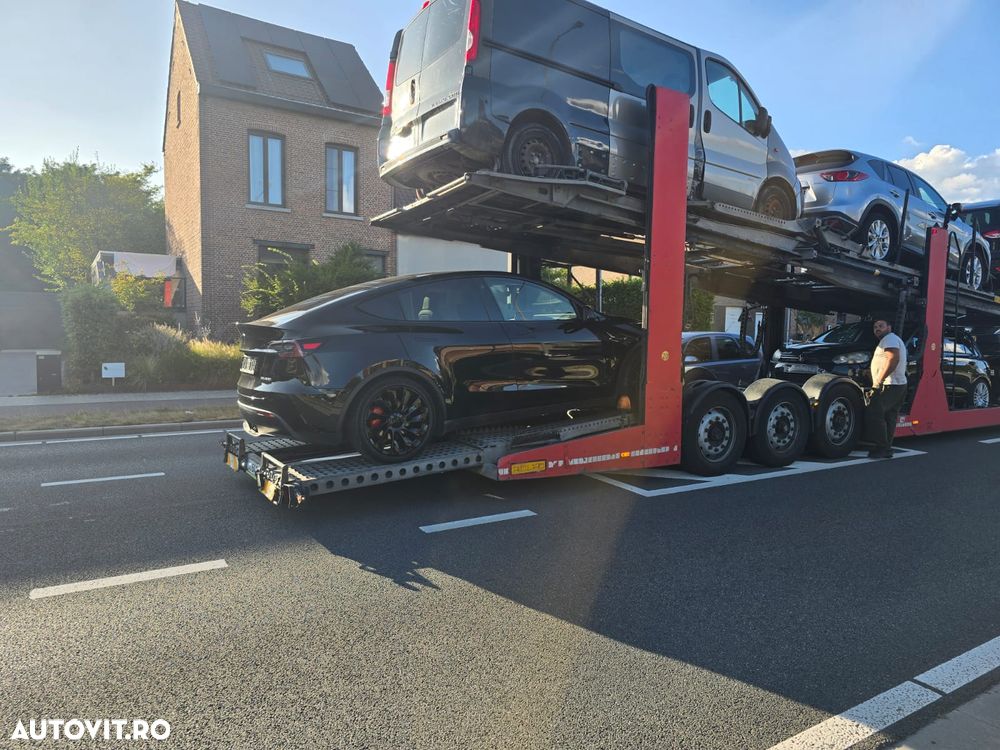 Tesla Model Y Performance Dual Motor AWD - 24