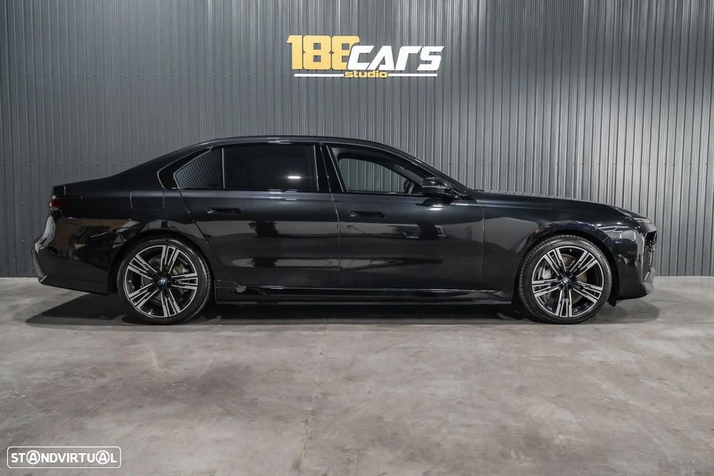 BMW 750 750e xDrive Pack Desportivo M - 44