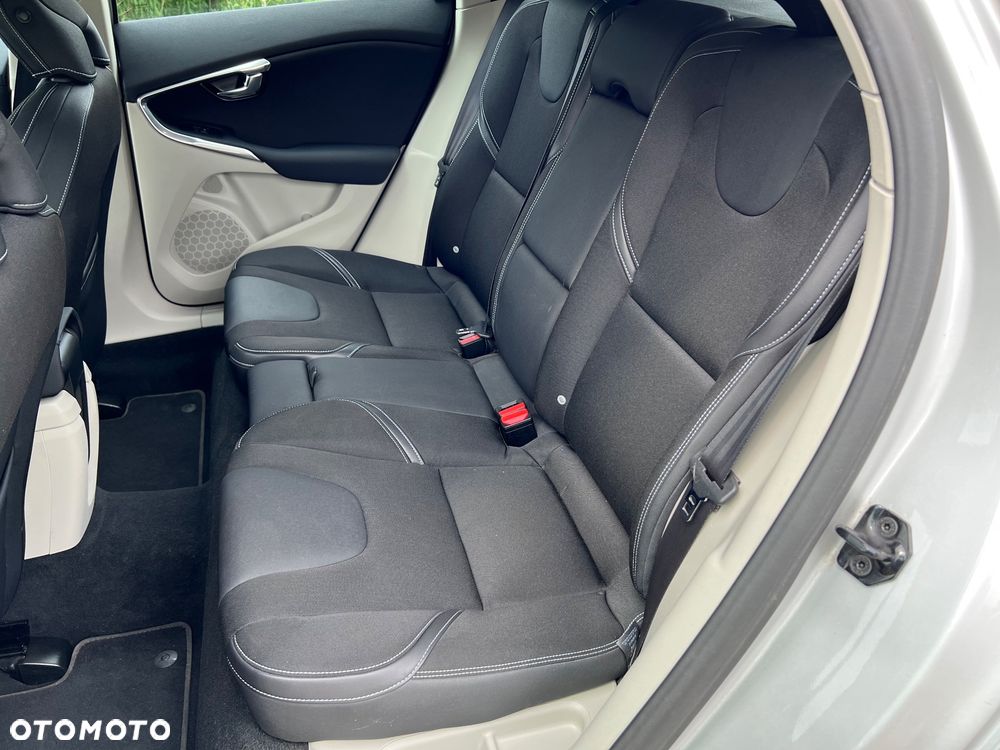 Volvo V40 D2 Momentum - 28