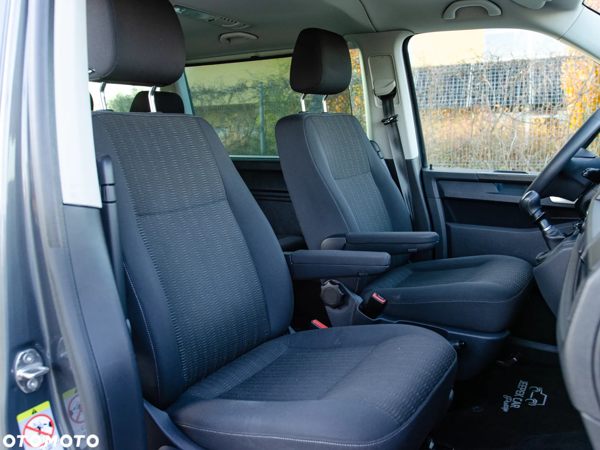 Volkswagen Caravelle - 19