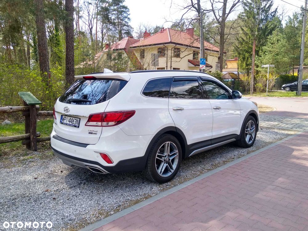 Hyundai Grand Santa Fe - 4