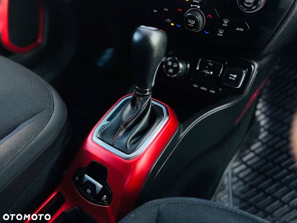 Jeep Renegade 1.3 T-GDI 4xe PLUG-IN Hybrid Automatik Trailhawk - 17