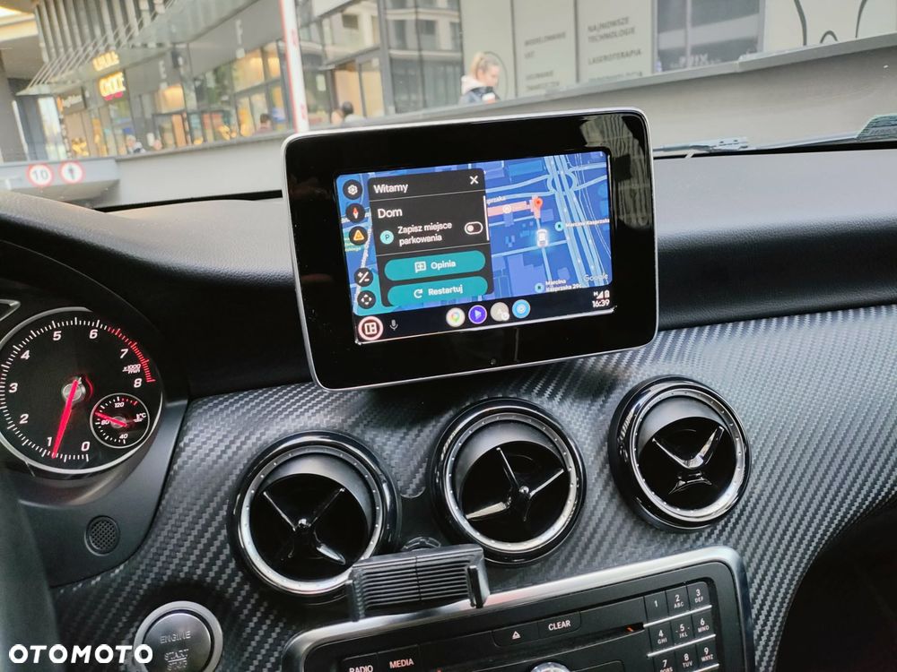 Mercedes-Benz GLA 180 - 18