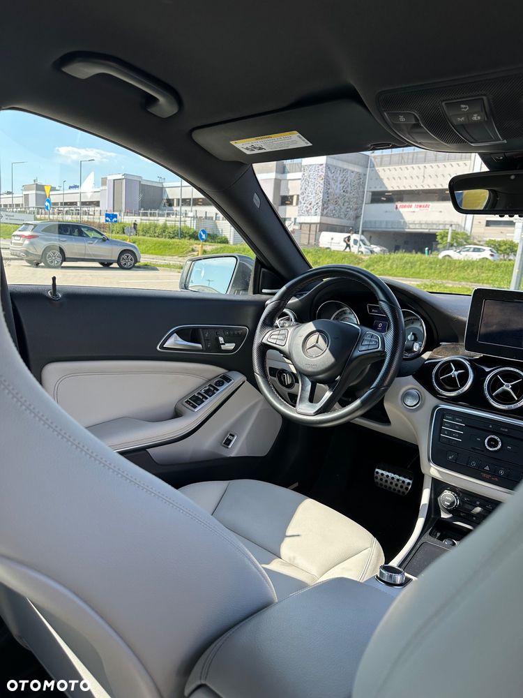 Mercedes-Benz CLA 250 7G-DCT - 20