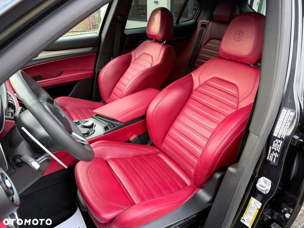 Alfa Romeo Stelvio 2.0 Turbo 16V AT8-Q4 Ti - 18