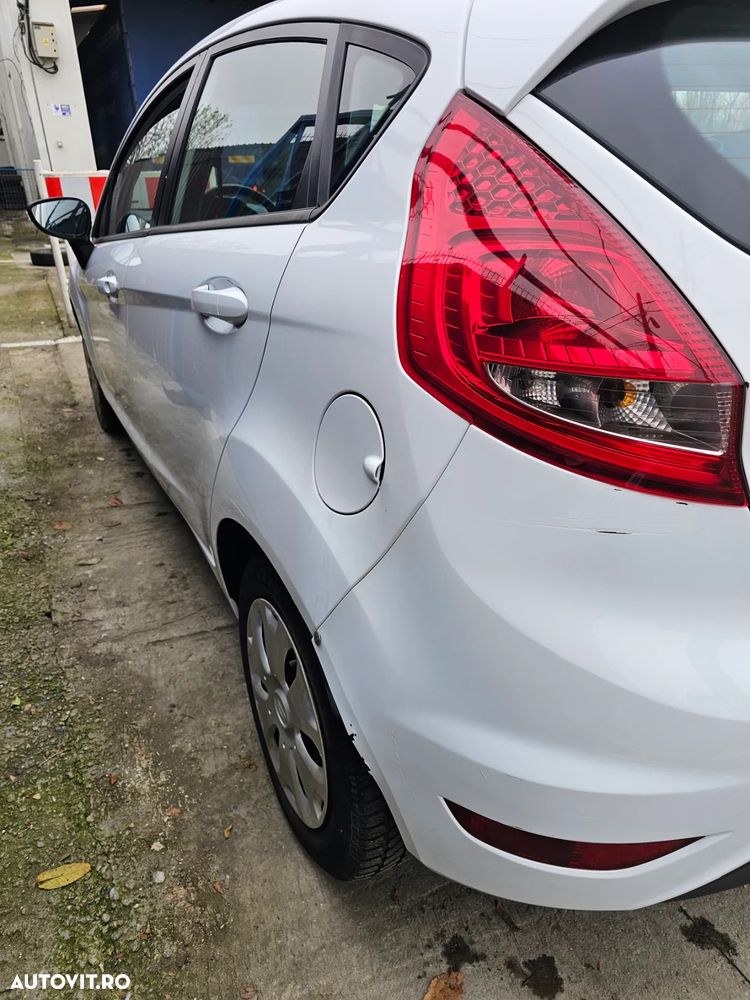 Ford Fiesta 1.4 TDCi Ambiente - 6