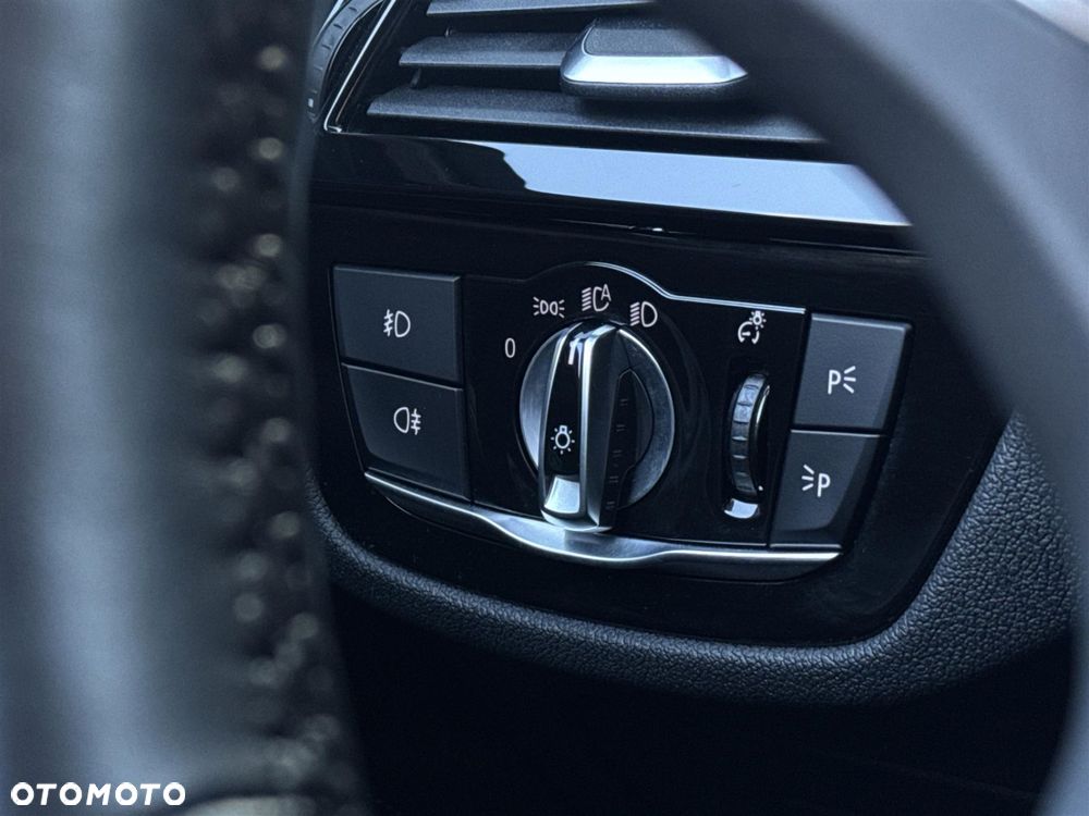 BMW Seria 5 520d xDrive - 9