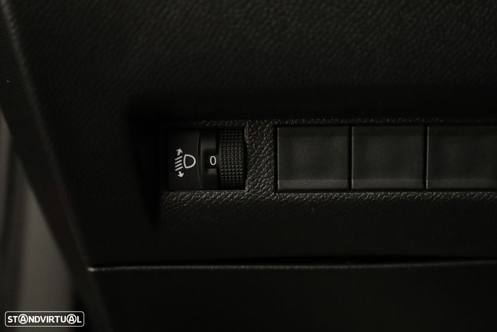 Peugeot 2008 1.2 PureTech Allure - 21