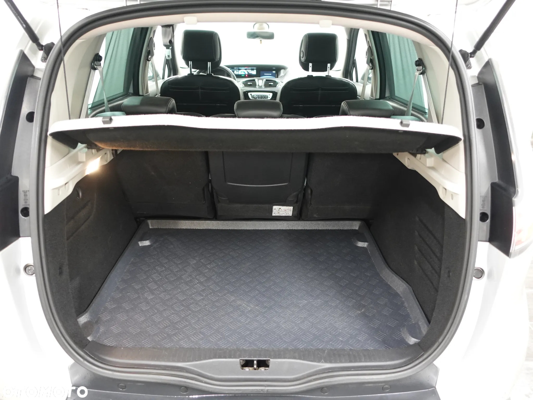 Renault Scenic ENERGY TCe 115 Bose Edition - 28