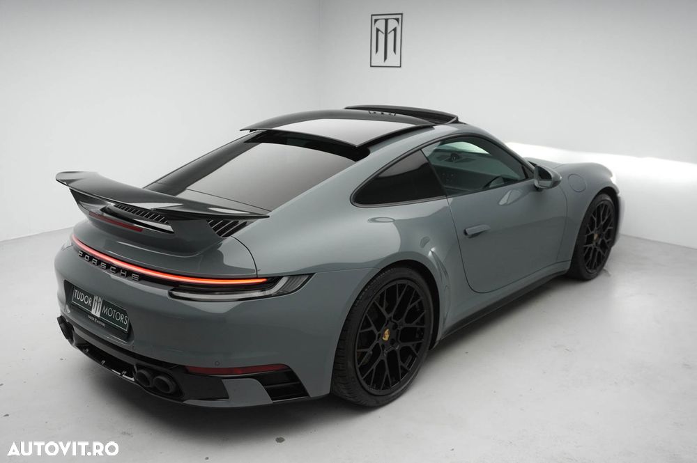 Porsche 911 Carrera 4 PDK - 13