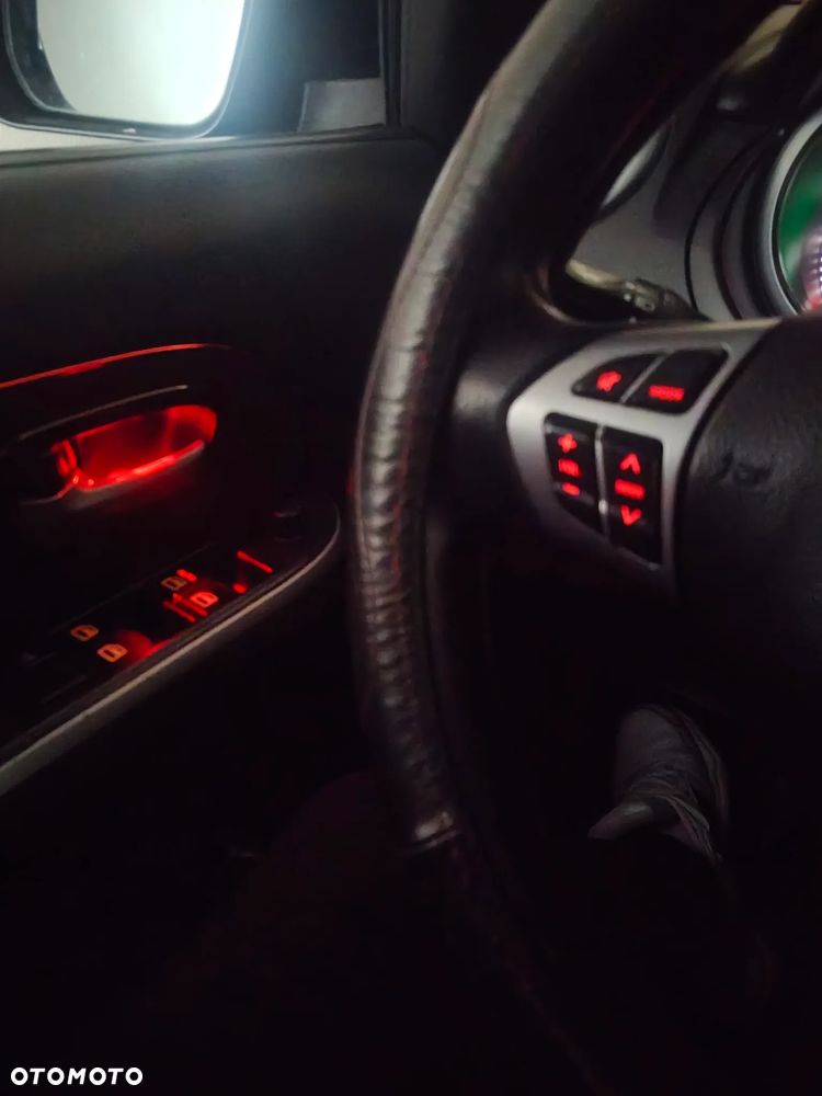 Suzuki Grand Vitara 1.9 DDiS - 13