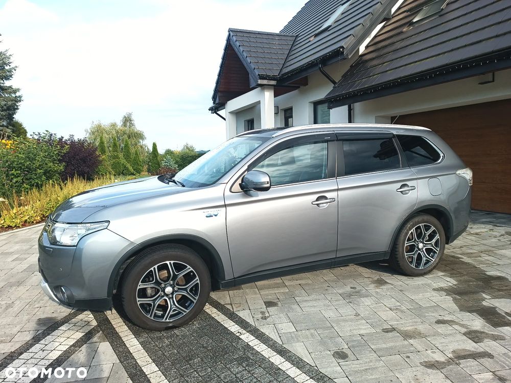 Mitsubishi Outlander Instyle NAVI + - 1