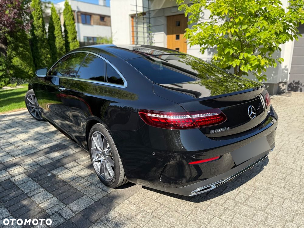 Mercedes-Benz Klasa E 220 d Coupe 4-Matic 9G-TRONIC - 16
